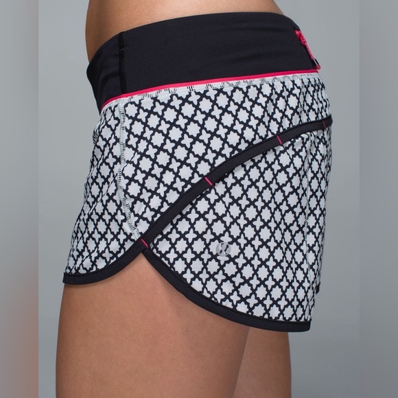 LULULEMON | Run: Speed Short *4-way Stretch
Soul Geo Silver Spoon Black / Black - Picture 6 of 7